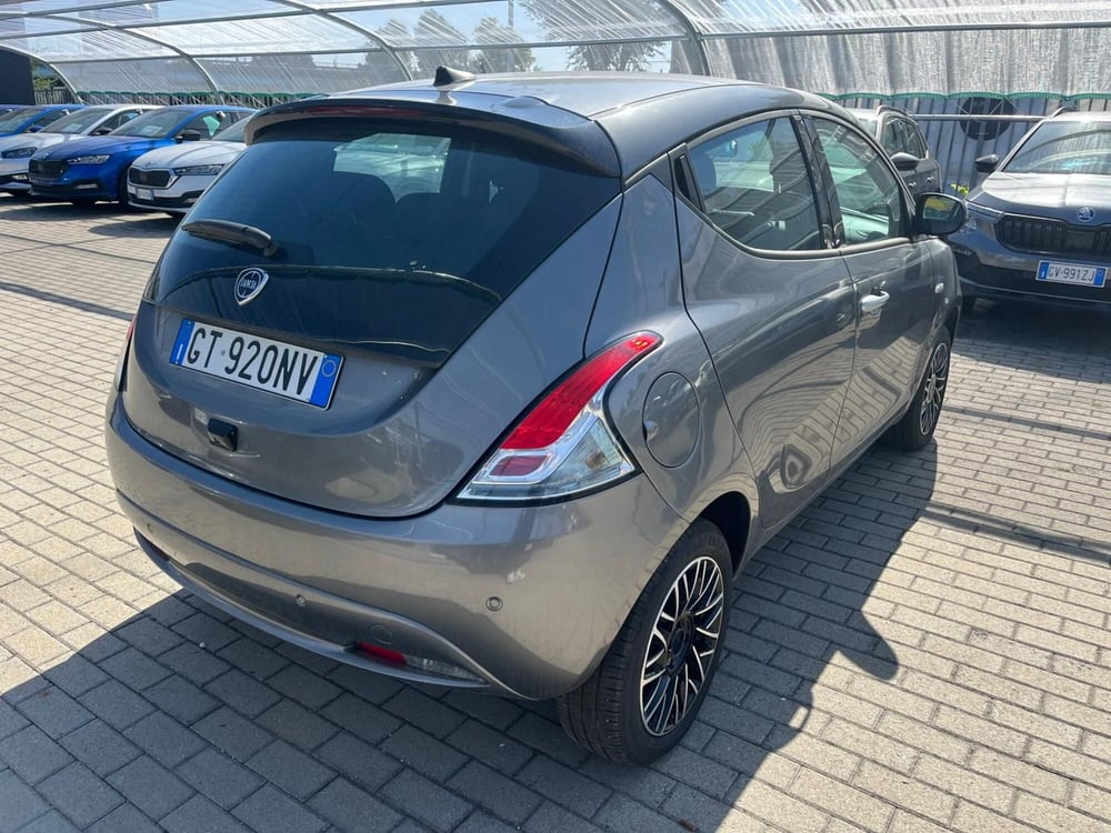 Lancia Ypsilon usata a Milano (7)