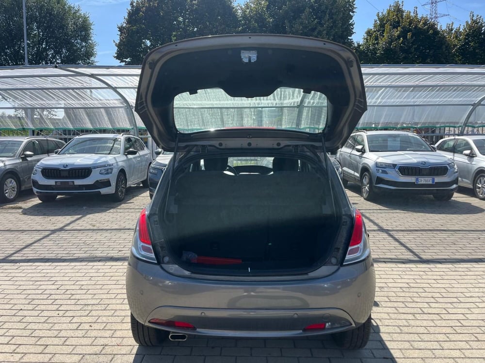 Lancia Ypsilon usata a Milano (9)