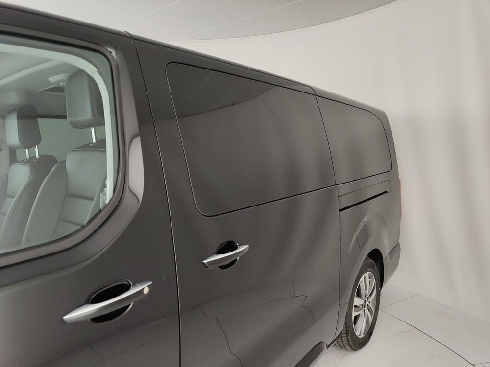 Peugeot e-Traveller nuova a Caserta (13)