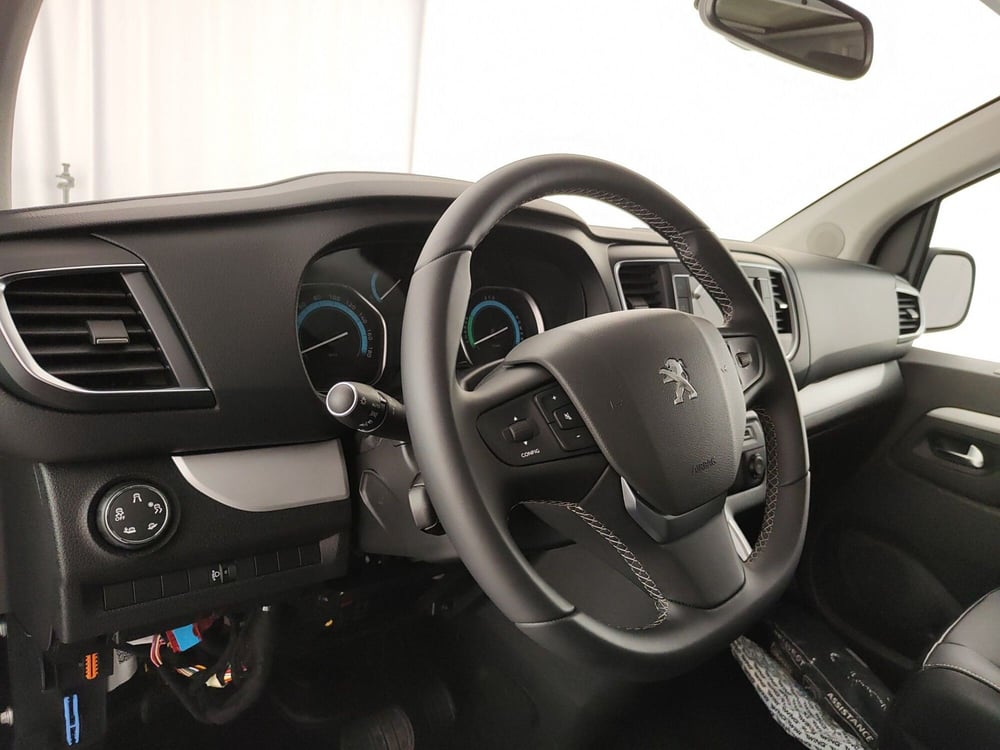 Peugeot e-Traveller nuova a Caserta (14)