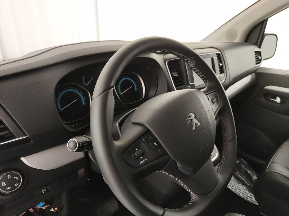 Peugeot e-Traveller nuova a Caserta (15)