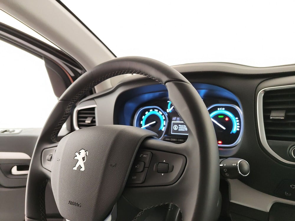 Peugeot e-Traveller nuova a Caserta (17)