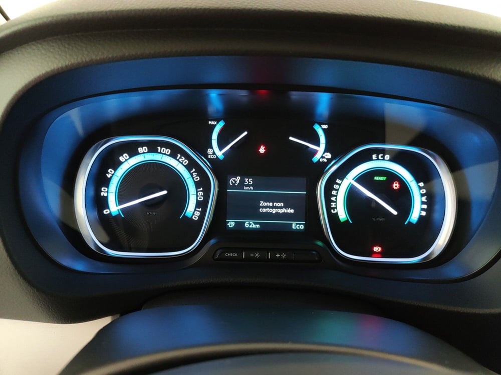 Peugeot e-Traveller nuova a Caserta (18)