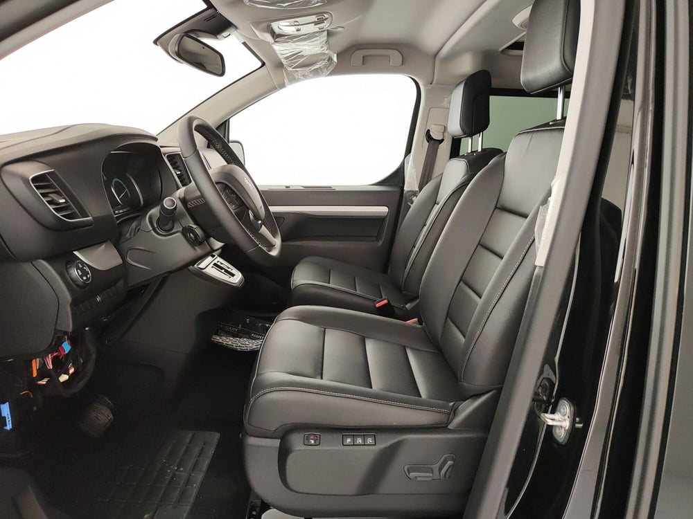 Peugeot e-Traveller nuova a Caserta (19)