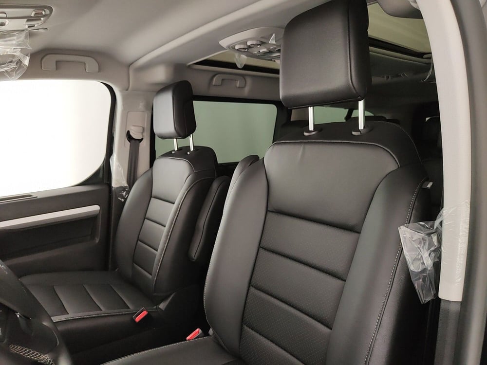 Peugeot e-Traveller nuova a Caserta (20)