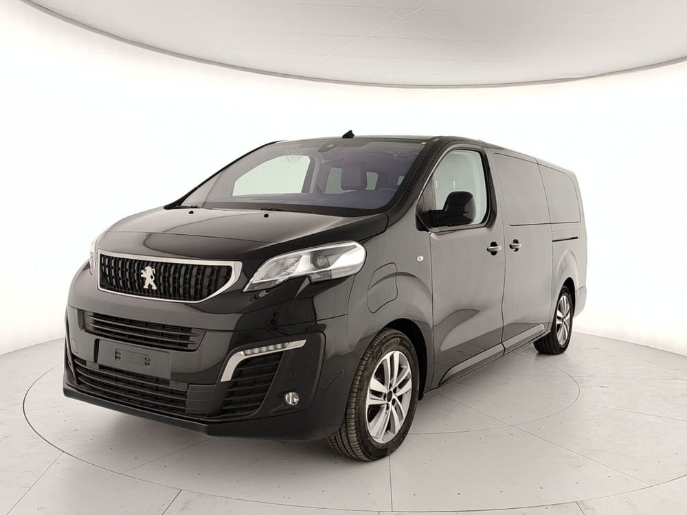 Peugeot e-Traveller nuova a Caserta (3)