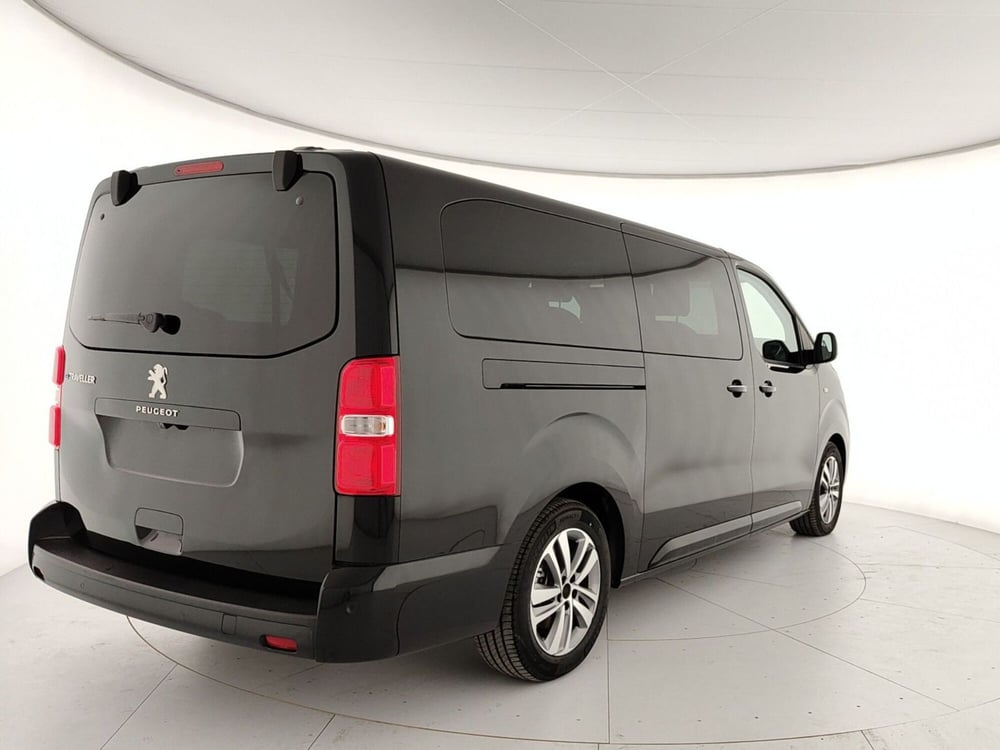 Peugeot e-Traveller nuova a Caserta (8)