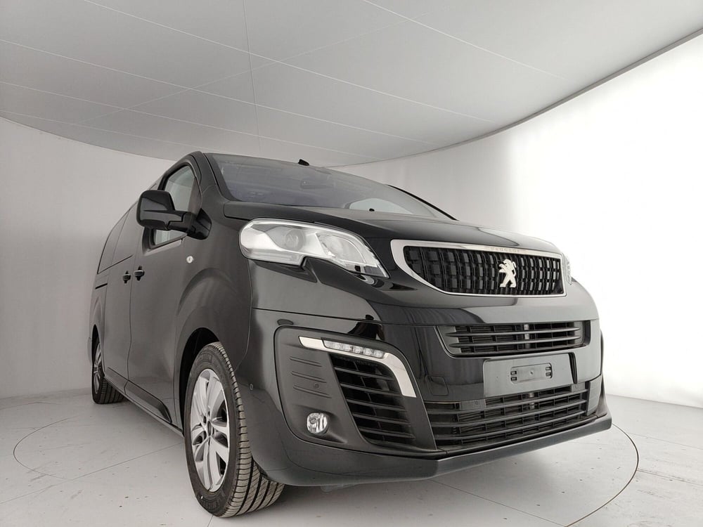 Peugeot e-Traveller nuova a Caserta (9)