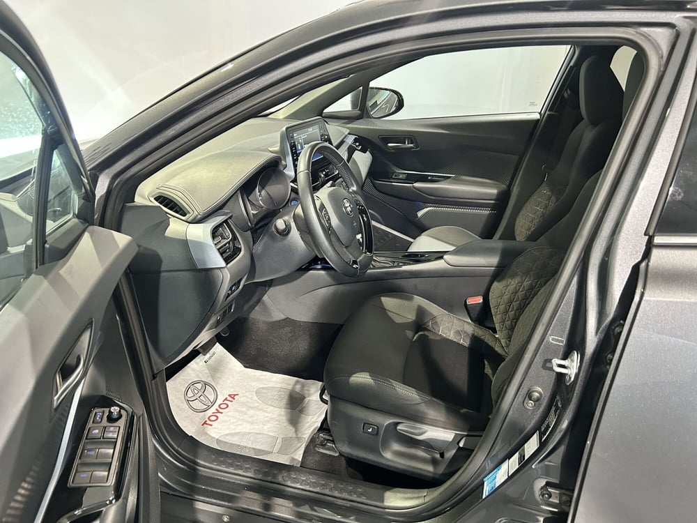 Toyota Toyota C-HR usata a Milano (12)