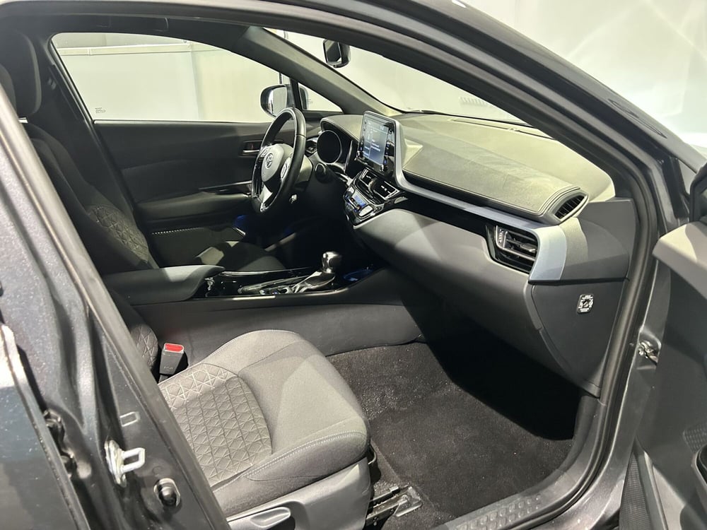 Toyota Toyota C-HR usata a Milano (6)
