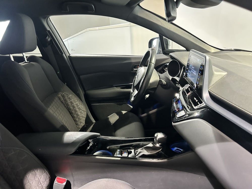 Toyota Toyota C-HR usata a Milano (7)