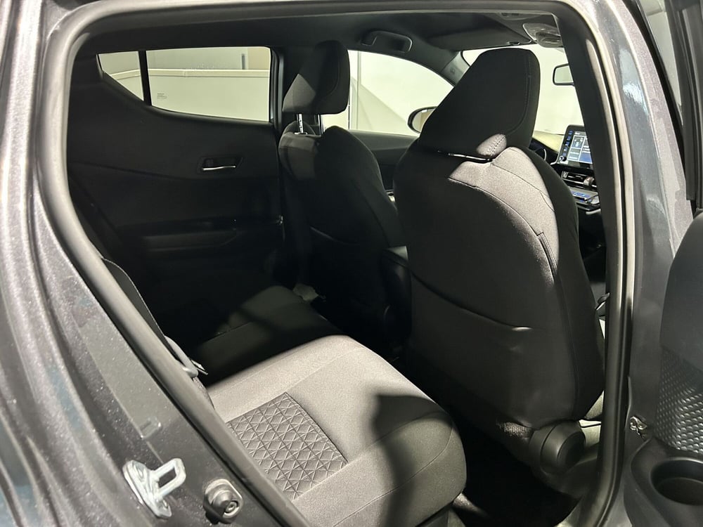 Toyota Toyota C-HR usata a Milano (8)