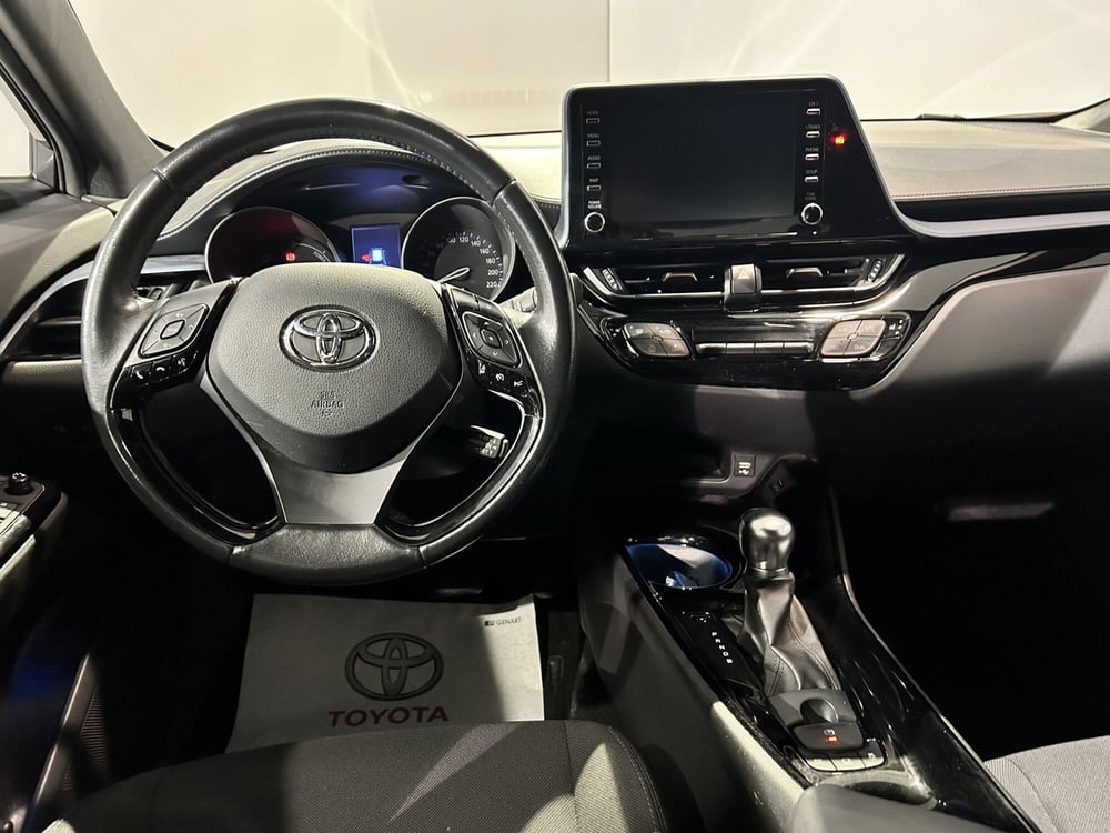 Toyota Toyota C-HR usata a Milano (9)