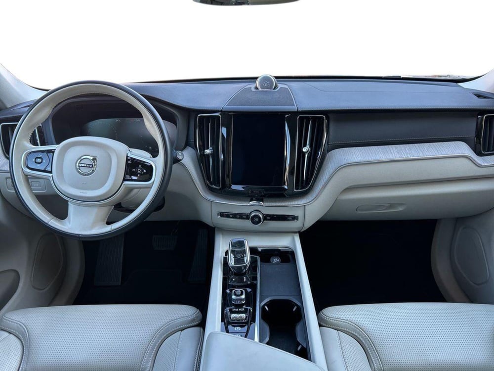 Volvo XC60 usata a Bari (15)