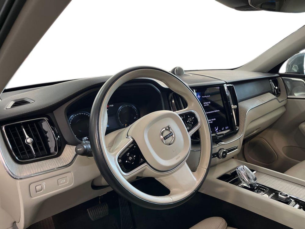 Volvo XC60 usata a Bari (16)