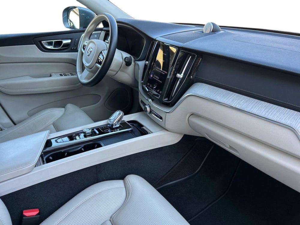 Volvo XC60 usata a Bari (17)