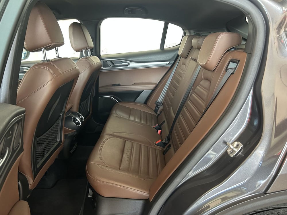 Alfa Romeo Stelvio usata a Bari (10)