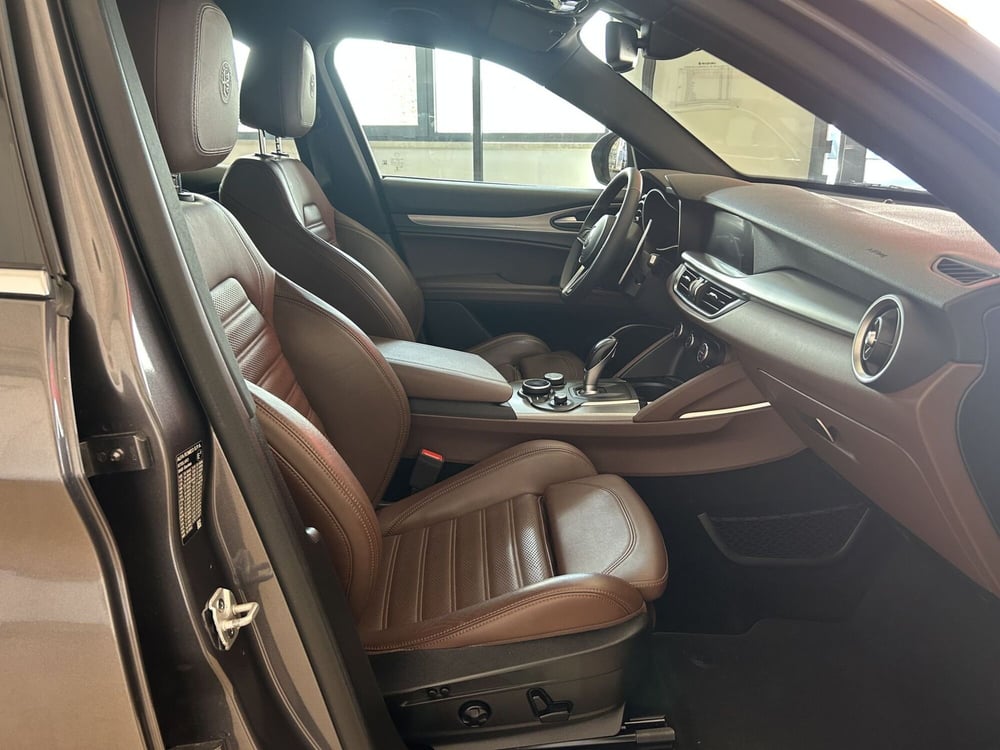 Alfa Romeo Stelvio usata a Bari (12)