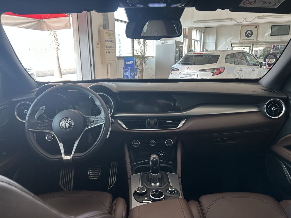 Alfa Romeo Stelvio usata a Bari (14)
