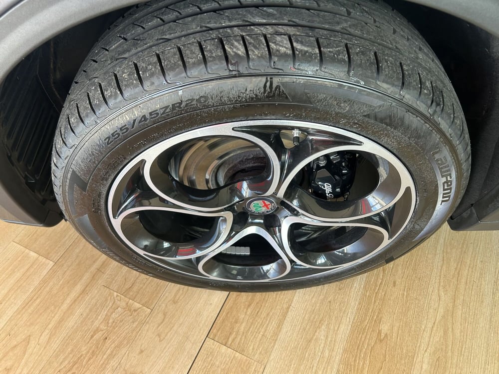 Alfa Romeo Stelvio usata a Bari (15)