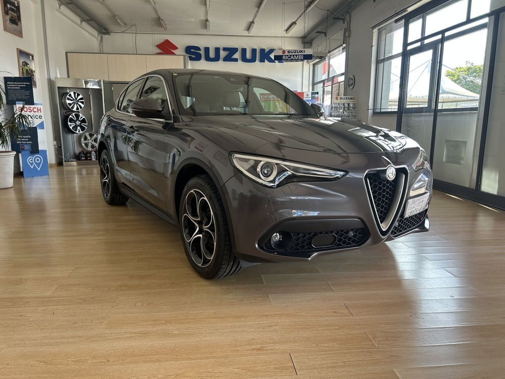 Alfa Romeo Stelvio usata a Bari (3)