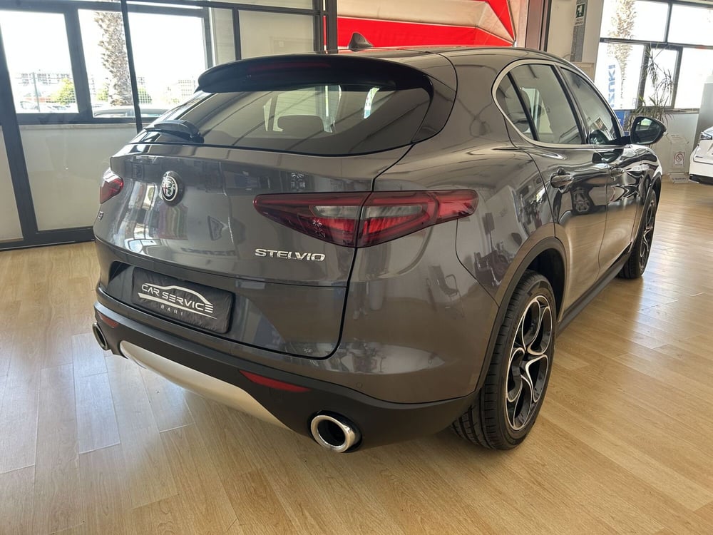 Alfa Romeo Stelvio usata a Bari (5)