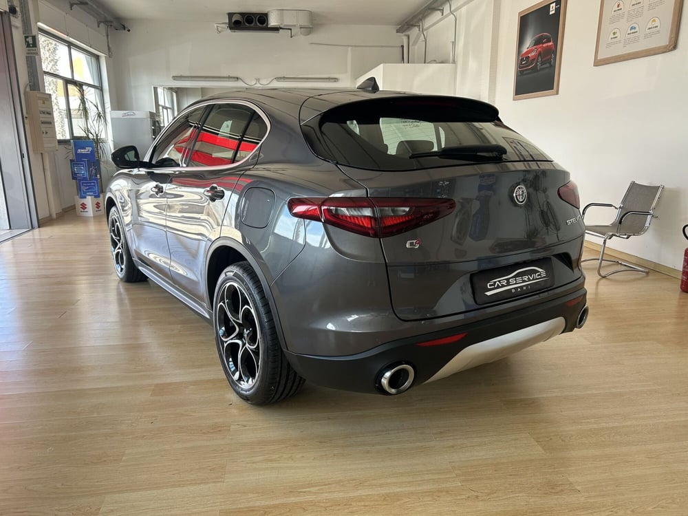 Alfa Romeo Stelvio usata a Bari (7)