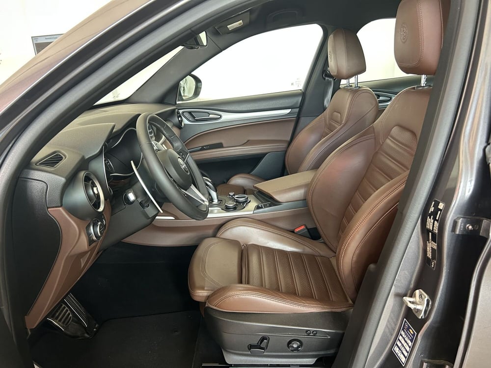 Alfa Romeo Stelvio usata a Bari (9)