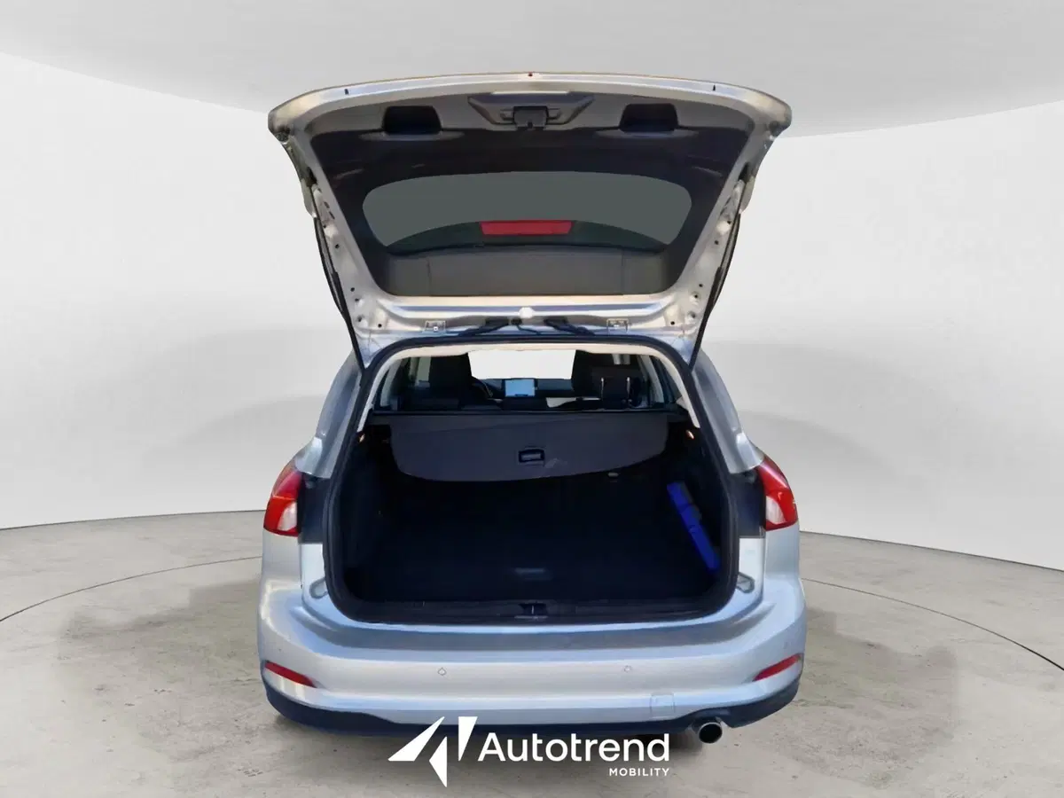 Ford Focus Station Wagon usata a Bari (14)