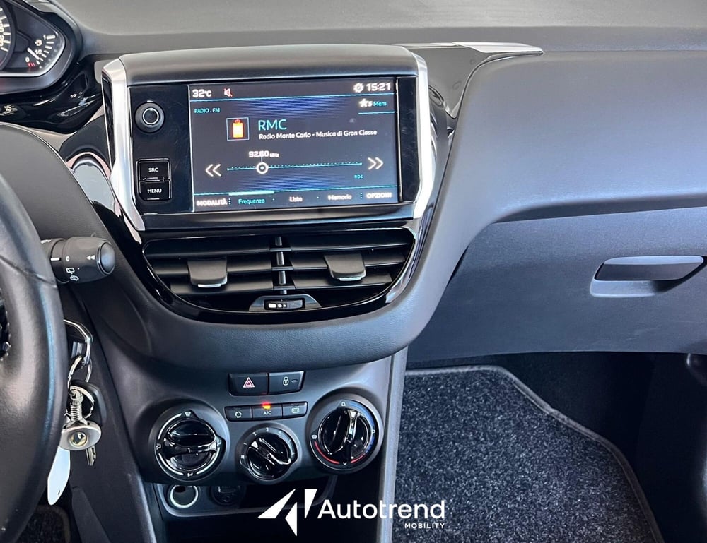 Peugeot 208 usata a Bari (9)