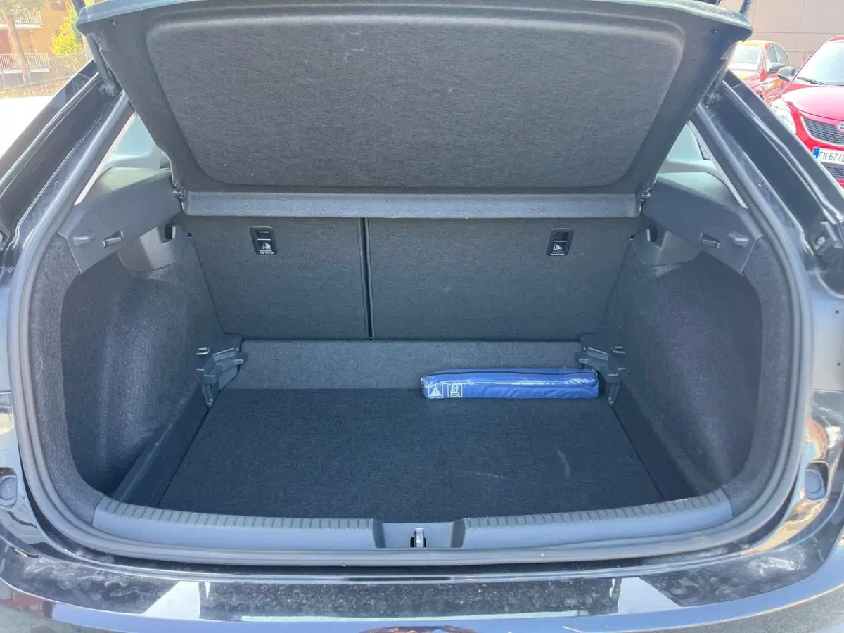 Volkswagen Taigo usata a Milano (10)