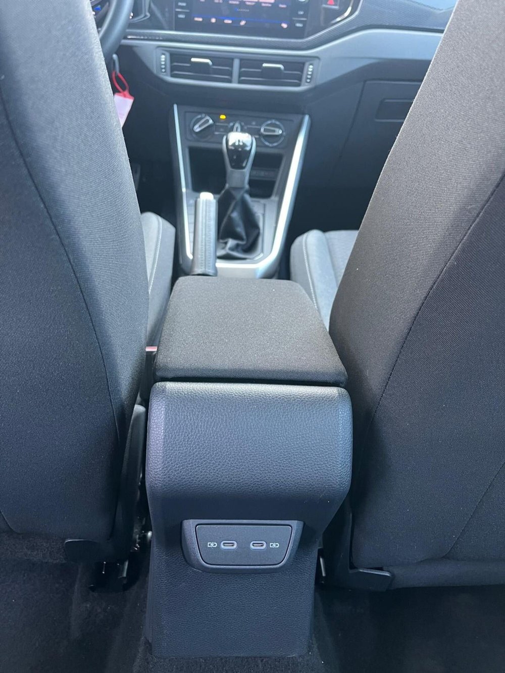 Volkswagen Taigo usata a Milano (17)