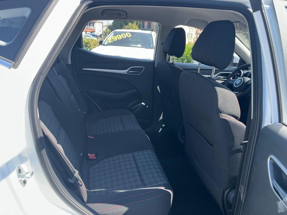 Mg ZS nuova a Milano (15)