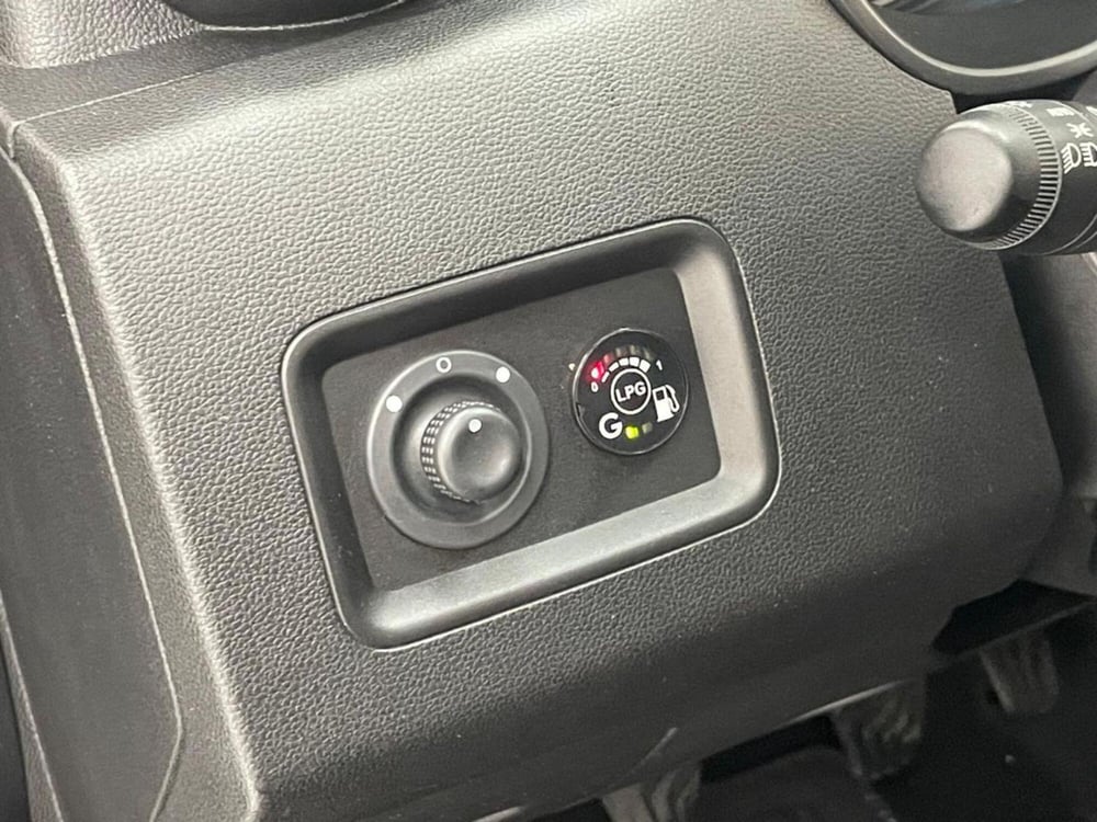 Dacia Duster usata a Como (11)