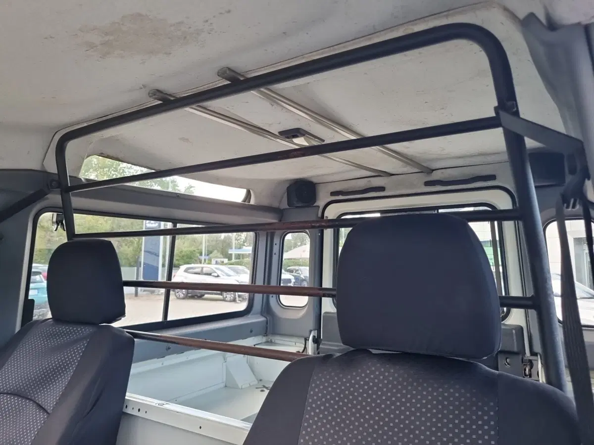 Land Rover Defender usata a Lucca (11)