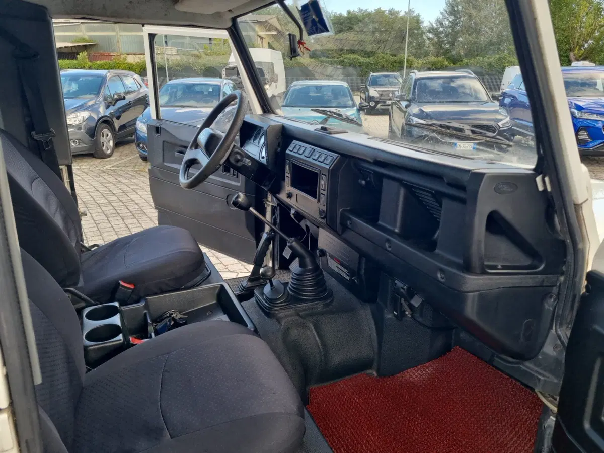Land Rover Defender usata a Lucca (13)