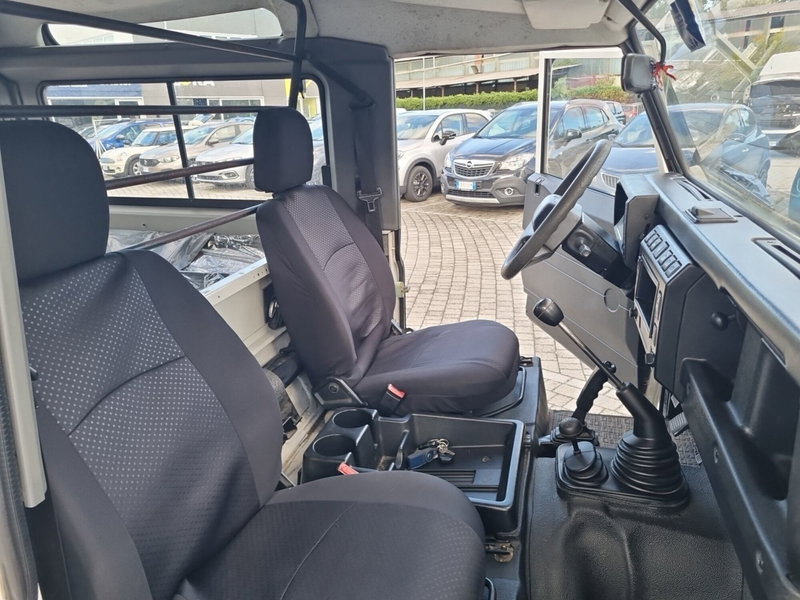 Land Rover Defender usata a Lucca (14)