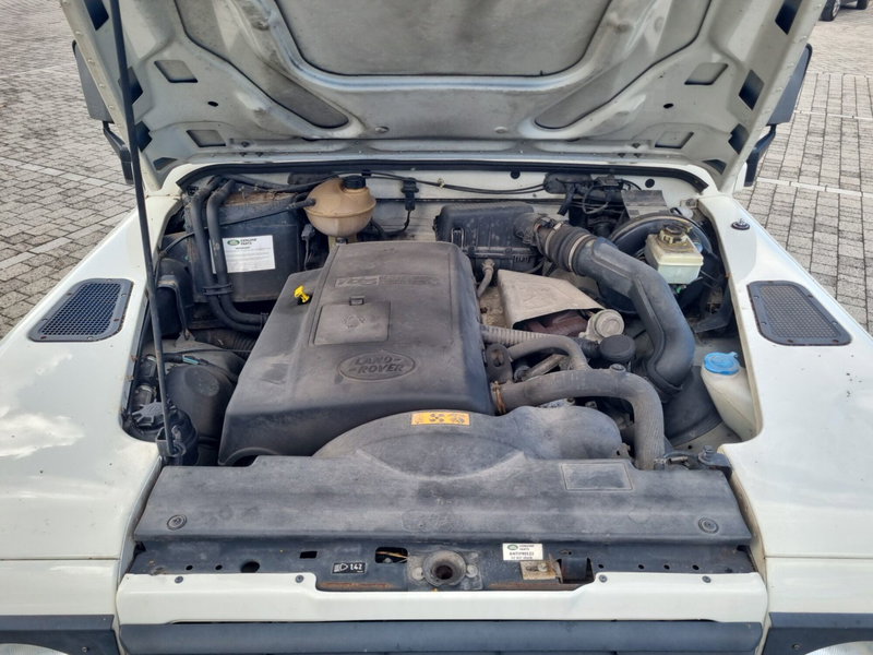 Land Rover Defender usata a Lucca (15)