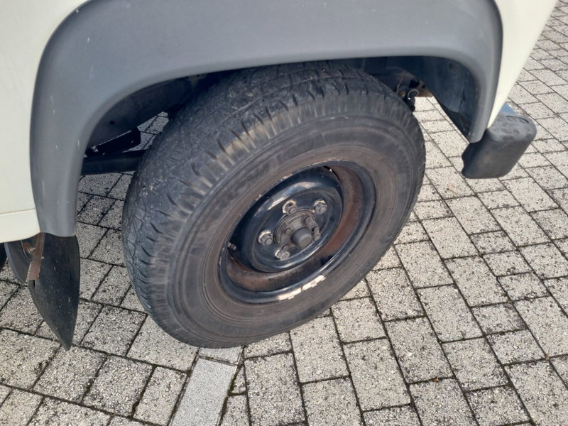 Land Rover Defender usata a Lucca (16)