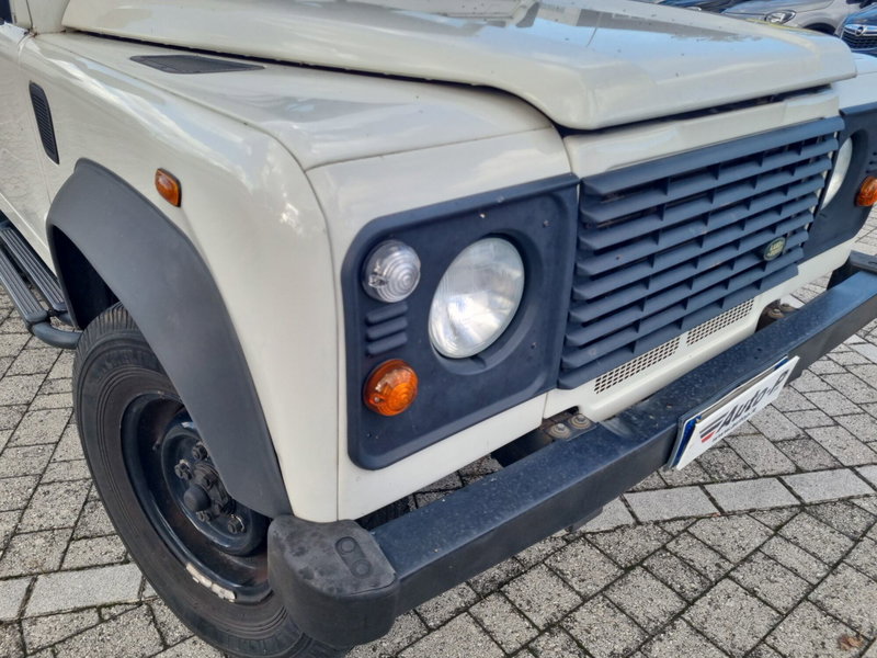 Land Rover Defender usata a Lucca (17)
