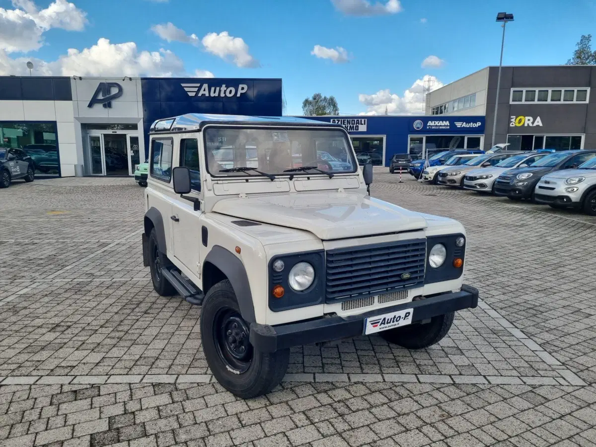 Land Rover Defender usata a Lucca (2)