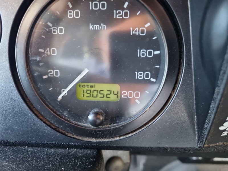 Land Rover Defender usata a Lucca (9)