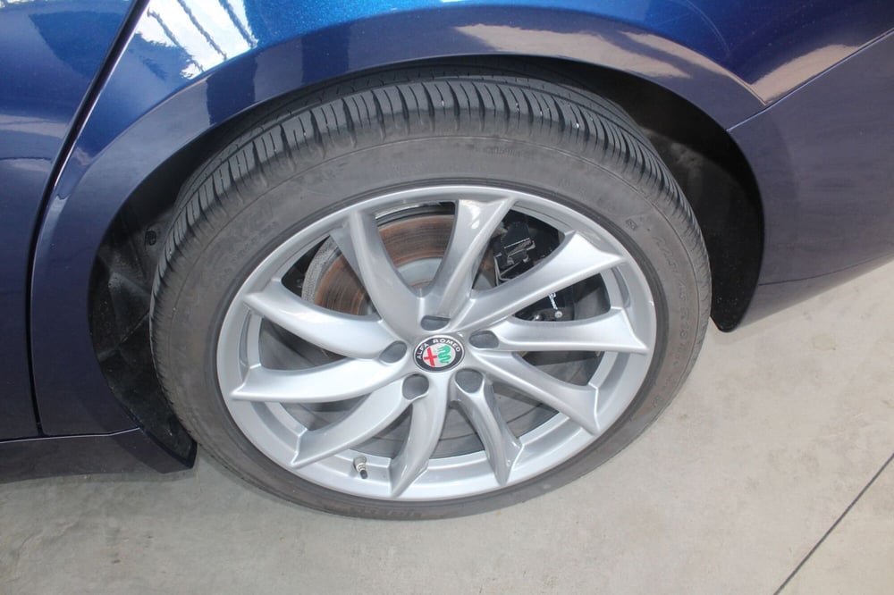 Alfa Romeo Giulia usata a Terni (10)