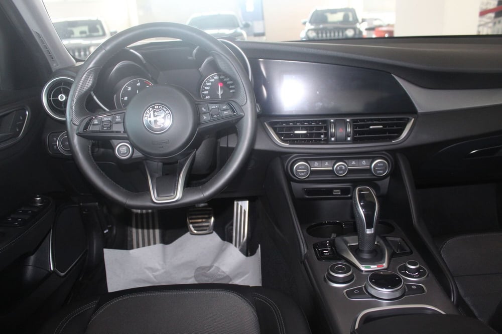 Alfa Romeo Giulia usata a Terni (12)