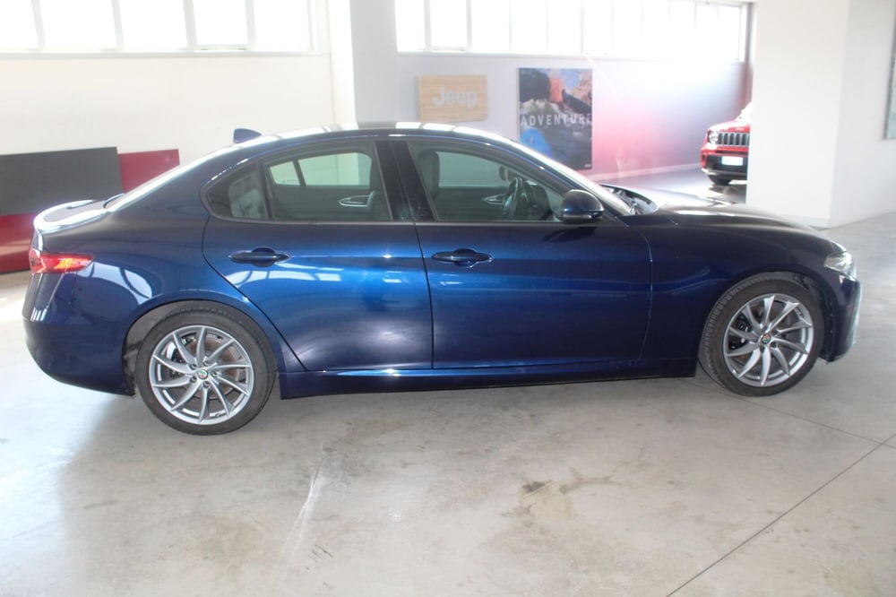 Alfa Romeo Giulia usata a Terni (6)