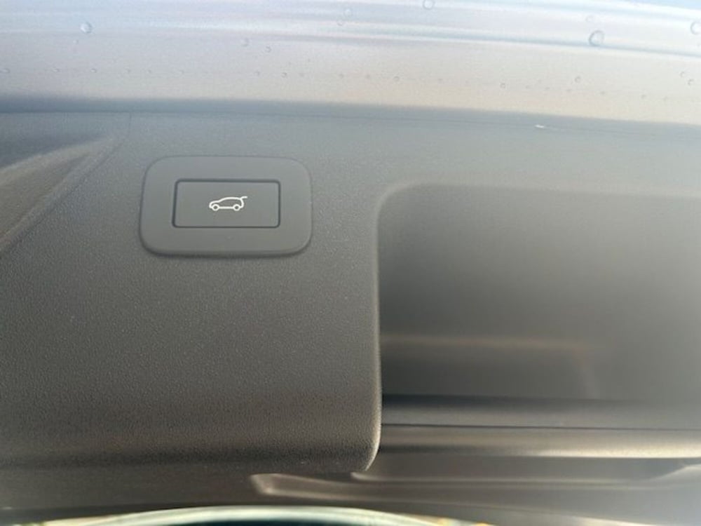 Land Rover Discovery Sport nuova a Potenza (18)