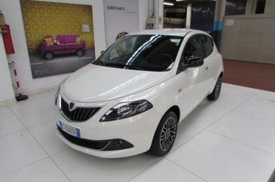 Lancia Ypsilon 1.0 FireFly 5 porte S&amp;S Hybrid Ecochic Silver del 2024 usata a Rho