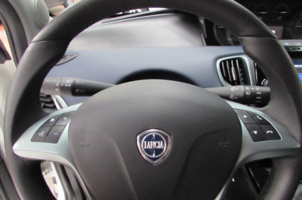 Lancia Ypsilon usata a Milano (11)
