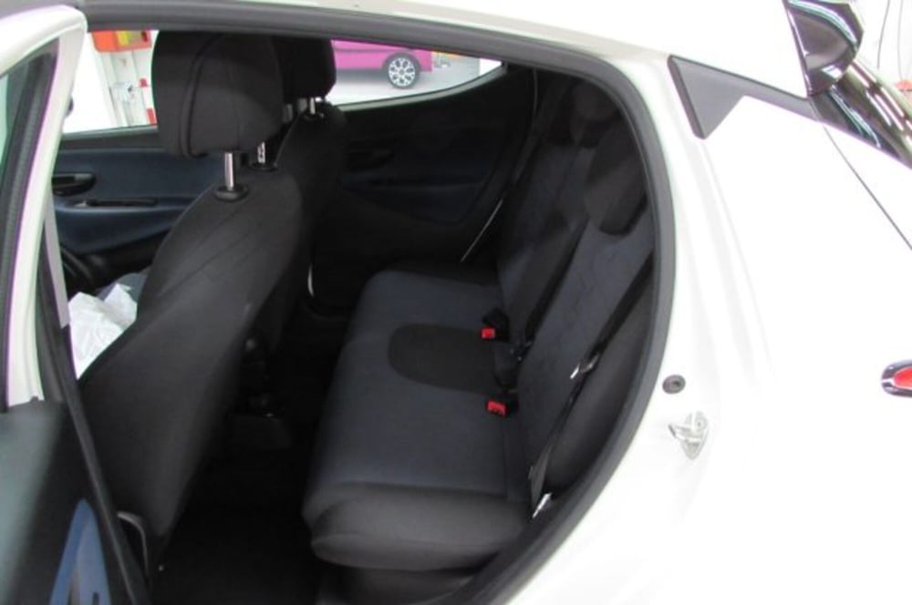 Lancia Ypsilon usata a Milano (12)