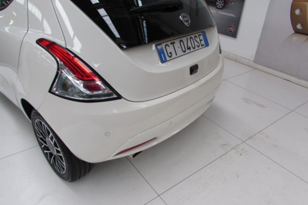 Lancia Ypsilon usata a Milano (14)